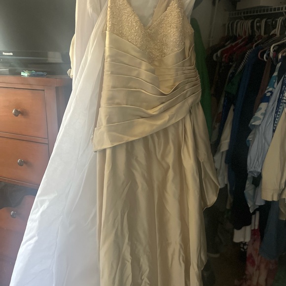 Ivory wedding dress. - Picture 8 of 8